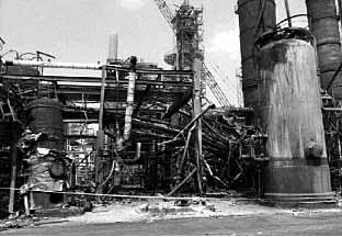 Fig.6. Union Oil refinery in Chicago, following the failure in 1984