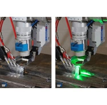 Figure 32. InnoSeam head a) coaxial illumination OFF b) coaxial illumination ON
