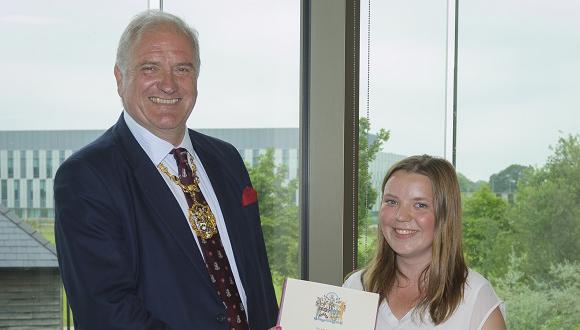 Ana Antelava (right) receives her award