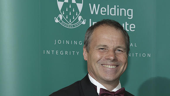 Jeroen receiving his award from TWI's Research Director Paul Woollin at the Annual Awards' Ceremony on 2 July 2019. 