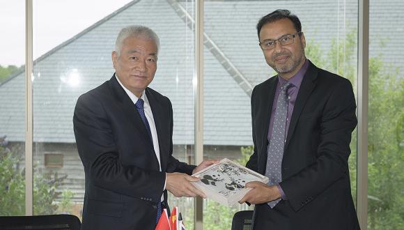 Mr Wang Zhigang pictured with Prof Aamir Khalid