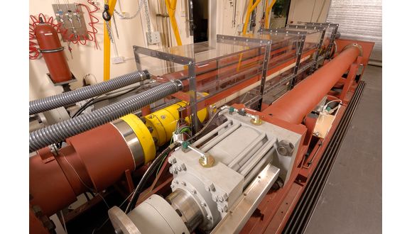 The large 1800 kN axial test rig for testing flexible risers in a specific H2S environment 