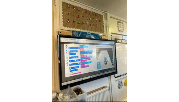 Figure 1: Programming a virtual robot