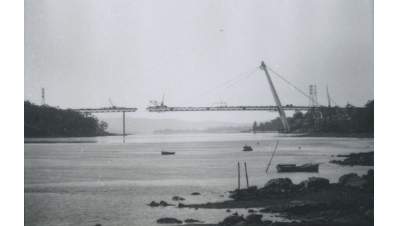 Photograph of the Batman Bridge, taken on-site by Martin Ogle
