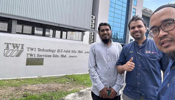 Ansari Emaad Iftekar (left) visiting TWI SEA office in Malaysia.