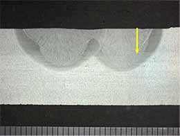 Fig.6. An example of the overlap of two weld beads, giving a subcritically reheated grain coarsened heat affected zone in the location indicated by the arrow