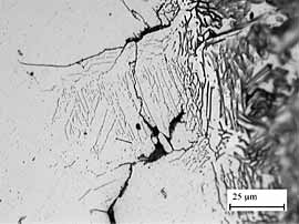 Fig.7. Detail of cracking close to the fusion boundary of weld W3 (pipe C, 12Cr6Ni2.5MoTi), environment A
