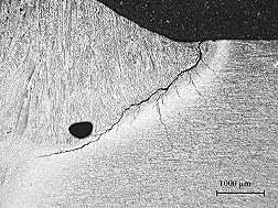 Fig. 4. SCC in duplex stainless steel weldment 2000-5-18-10-45-22-003