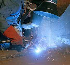 Welder with local fume extraction 