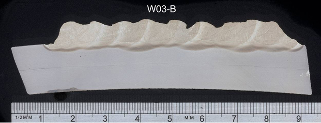 (b) W03-B: appearance after second layer, showing elimination of original HAZ and formation of a new HAZ resulting from the higher heat input (SMAW electrode ø4.0mm).