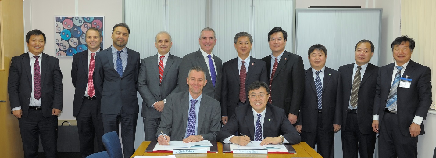 AVIC Tech signs technology collaboration agreement with TWI. Deputy General Manager Mr Guoqiang Zhou with TWI's Group Manager of Industrial Membership Services, Dr Chris Peters.