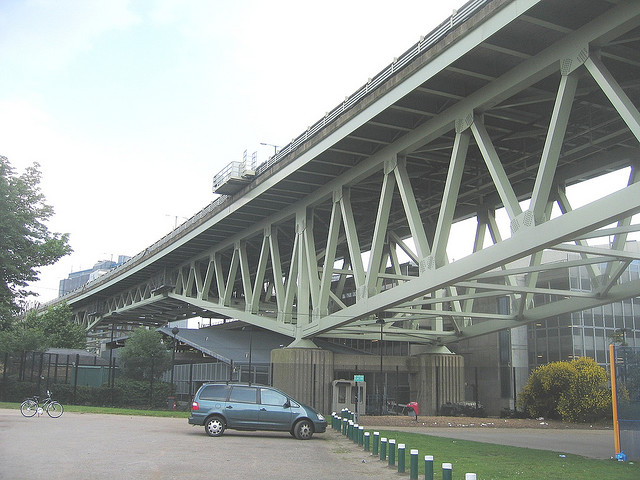 Fig. 1 Lattice (truss) box girder section