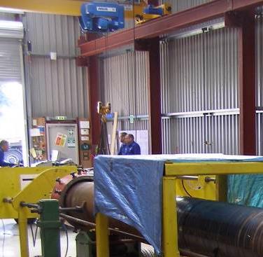 Figure 1. Resonance fatigue testing of full-scale girth-welded pipes