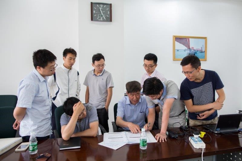 Figure 2. Discussion between TWI lecturer and COOEC engineers (photo courtesy of COOEC)