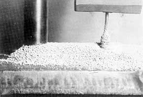 Fig.2 Magnetic attachment method of powder addition