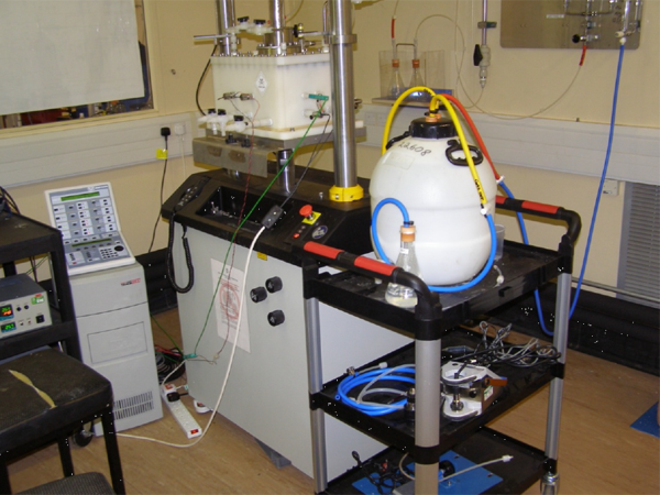 Figure 1 TWI facilities used for the FCGR testing of armour wire.