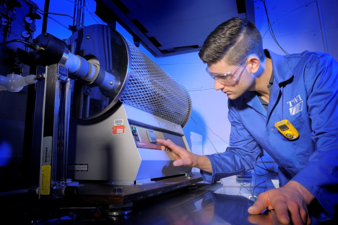 Small-scale high temperature corrosion cell during sample extraction operations.