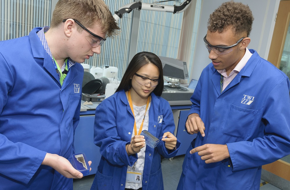 Fracture face samples – Cui Er Seow with Adam Cliff (left) and Oscar Jopp (right) 